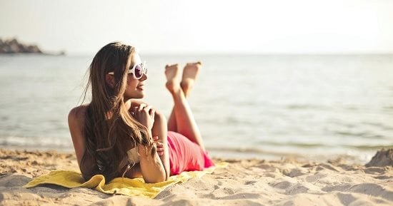 ما أفضل أنواع الأقمشة لملابس البحر؟ اعرف قبل ما تسافر