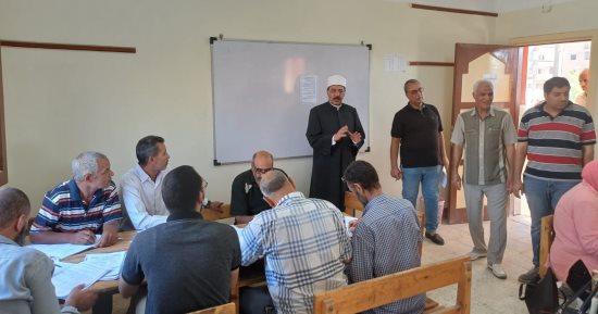 رئيس منطقة سوهاج الأزهرية يستأنف المرور على مراكز تصحيح الشهادة الثانوية