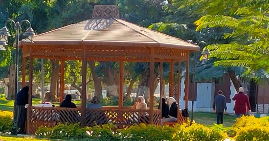 حدائق القناطر الخيرية فسحة على أد الإيد وسط الطبيعة الخلابة ونهر النيل.. أشجار نادرة ومتاحف الرى ومكتبة كبرى وسط الخضرة.. استمرار أعمال التطوير بالجهود الذاتية.. وملاهٍ ونافورات راقصة تستقبل الأهالى.. صور