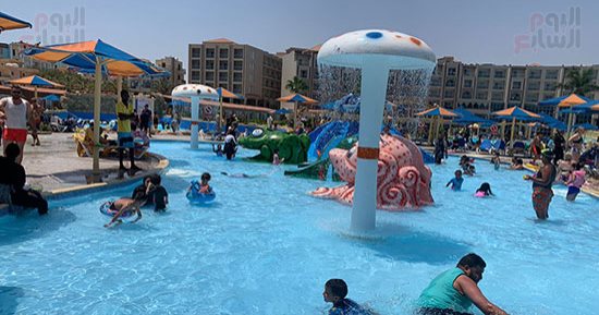 الأكوابارك والشلالات الصناعية والبنانه والصوفا ألعاب مائية تسعد رواد الفنادق السياحية بالبحر الأحمر