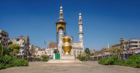 آلاف المريدين يحيون الليلة الختامية لمولد العارف بالله فى سوهاج