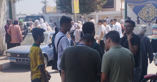 فرحة على الوجوه.. الديناميكا ترسم البهجة على طلاب الثانوية العامة بقنا