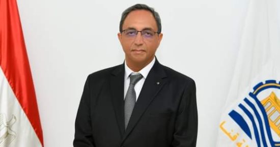 محافظ قنا يحدد يوما أسبوعيا للقاء المواطنين والاستماع لشكاواهم