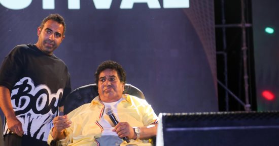 عدوية الكبير يظهر مع نجله محمد بأحد الأندية لأول مرة بعد وفاة زوجته