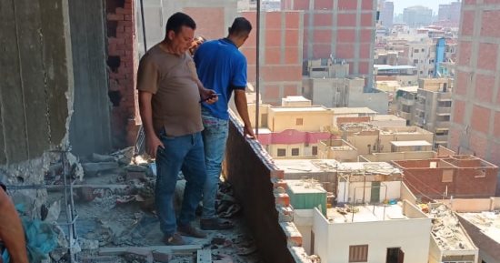 محافظ القليوبية يتابع حملة إزالة الطوابق المخالفة بمنطقة الفلل فى بنها