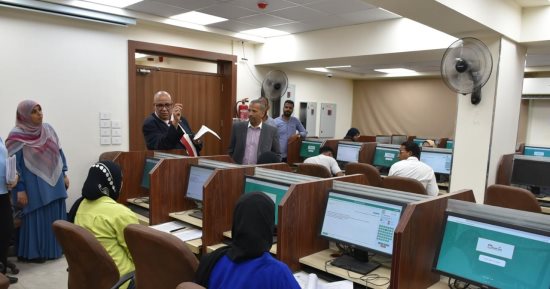 رئيس جامعة الأقصر يتفقد مقابلات المتقدمين لشغل وظيفة مدرس بكليتى العلوم والطب