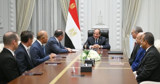 الرئيس السيسى يشيد بخطط "أباتشى" لتوسيع أعمالها فى مصر وفقا لأعلى معايير عالمية ويؤكد حرص الدولة على تعزيز وزيادة الاستثمارات بقطاعات الطاقة.. والشركة الأمريكية تثمن الشراكة مع مصر وتؤكد تطلعها لزيادة الإنتاج