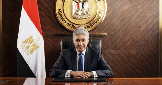 وزير السياحة والآثار يجتمع مع رئيس مجلس مجموعة TUI العالمية لدفع السياحية لمصر