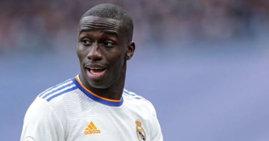 ريال مدريد يحسم مستقبل ميندى