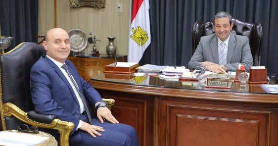 محافظ دمياط يناقش مع رئيس مجلس إدارة مدينة الأثاث محاور ملف تطوير الصناعة