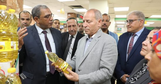 محافظ القاهرة يوجه بتنوع السلع المعروضة فى الجمعيات الاستهلاكية