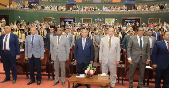 محافظ سوهاج يشهد حفل تخرج الدفعة الثانية عشرة لخريجى كلية لهندسة