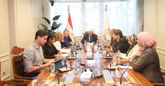 وزير التعليم العالى يناقش سبل الارتقاء بآليات تأهيل الخريجين لسوق العمل