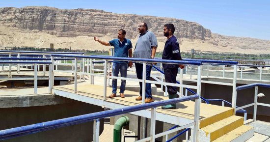رئيس مياه سوهاج يوجه بتطبيق معايير التشغيل والمواصفات القياسية بالمحطات