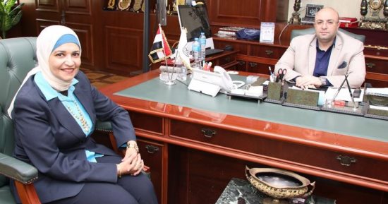 محافظ بني سويف يناقش مع وكيل الصحة تفعيل العيادات المسائية