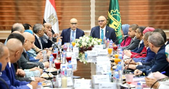 وزير التعليم يشدد على معالجة مشكلة كثافة الفصول والعجز فى أعداد المعلمين