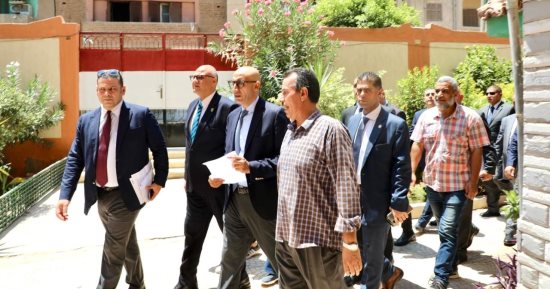 وزير التعليم يوجه بعمل صيانة للمقاعد بإحدى مدارس محافظة القليوبية.. صور