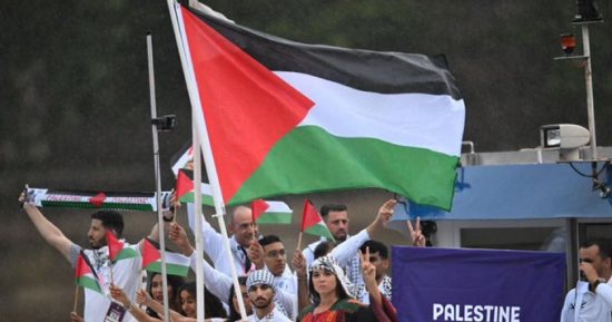 بالوشاح وعلامة النصر.. بعثة فلسطين تدخل حفل افتتاح أولمبياد باريس 2024.. فيديو