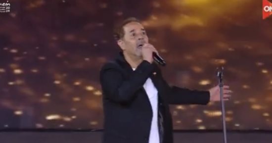 جمهور العلمين يتفاعل مع أغنية "أنا قلبى ليك ميال" لمدحت صالح .. فيديو