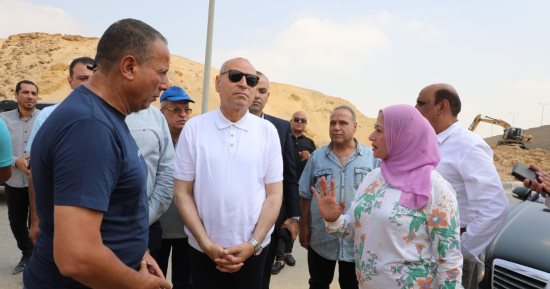 محافظ القاهرة يوجه بمنع إلقاء المخلفات والردش على جانبى المحاور المرورية