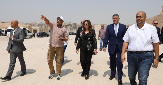 وزيرة التنمية المحلية ومحافظ الجيزة يتفقدان مشروعات التطوير بالمحاور المؤدية للمتحف الكبير