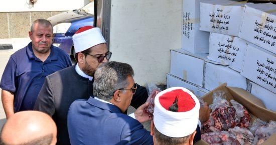 استلام دفعة جديدة من لحوم الأضاحى لتوزيعها على الأولى بالرعاية فى الدقهلية