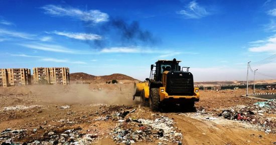 رفع 344 طن قمامة ومخلفات ونقلها للمدافن العمومية بأسوان