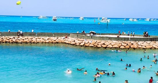 طقس معتدل وأجواء منعشة على شواطئ مطروح والحرارة 32°.. فيديو
