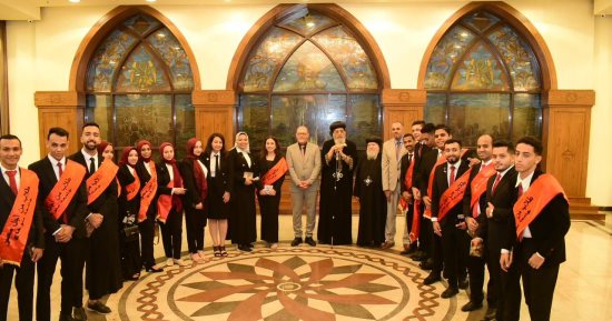 البابا تواضروس يستقبل طلاب جامعة سوهاج بالكاتدرائية الأرثوذوكسية.. صور