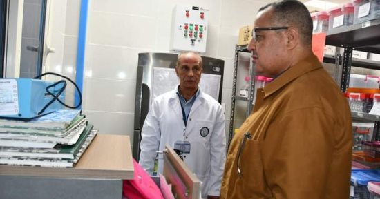 محافظ جنوب سيناء يتفقد المركز الطبى ومحطة تحلية مياه البحر بأبو زنيمة.. صور