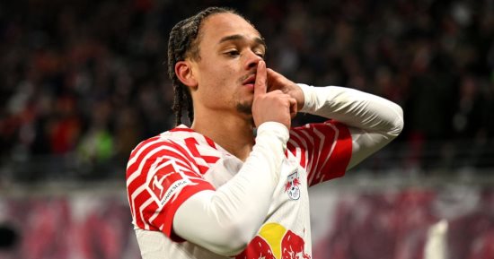 تشيلسي يتقدم في مفاوضاته مع تشافي سيمونز.. واللاعب منفتح على الرحيل