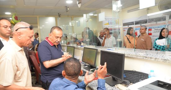 محافظ أسيوط يتفقد سير العمل بالمركز التكنولوجي بحى شرق ومركز أسيوط