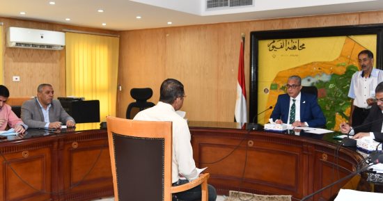 محافظ الفيوم يوجّه وكيل الصحة لإجراء عملية زراعة كبد لشاب من الأولى بالرعاية