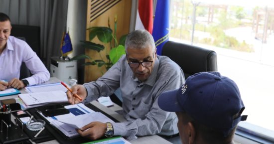 محافظ أسوان يعقد اللقاء الجماهيرى للاستماع لمطالب وشكاوى المواطنين