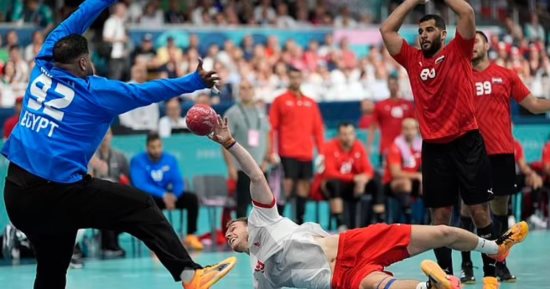 ديلى ميل تبرز تألق محمد على مع منتخب اليد: دُب ارتجف بطل العالم أمامه