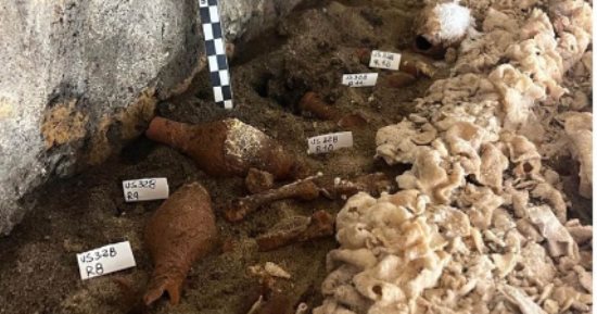 مدهون بالكريمات.. هيكل عظمى عمره 2200 عام يحير علماء الآثار فى إيطاليا