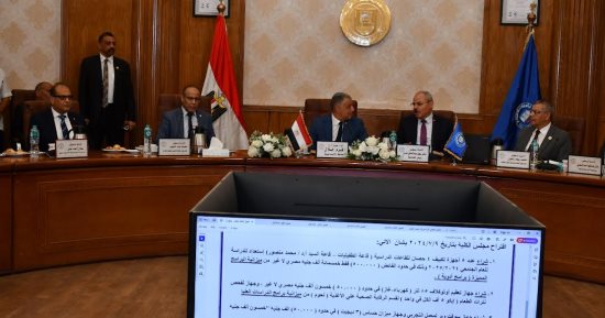 محافظ الإسماعيلية يشارك بمجلس جامعة قناة السويس ويشيد بدورها فى خدمة المجتمع
