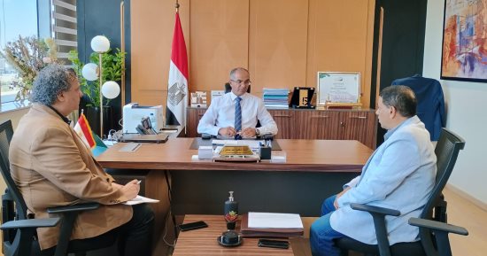 نائب وزير الإسكان يلتقى رئيس شركة "مياه المنوفية" لتحسين مستوى الخدمات