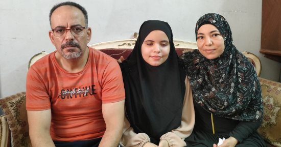 الثانية مكفوفين بالثانوية الأزهرية فى الغربية: حلمى الالتحاق بكلية لغات وترجمة وأسرتى الداعم الأساسى لى طوال مسيرتى التعليمية وهم سر تفوقى.. وكنت أدرس بالتعليم العام وقمت بالتحويل للأزهر بالإعدادية.. فيديو وصور