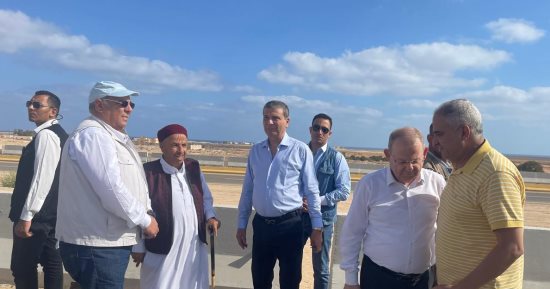 وزير الزراعة يصل مطروح لتفقد عدد من المشروعات التنموية