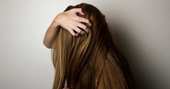 وصفات طبيعية للعناية بالشعر في الصيف.. خطواتها بسيطة ومكوناتها في مطبخك