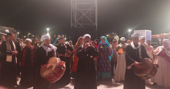 إقبال كبير على عروض النيل للموسيقى والغناء الشعبي بمهرجان العلمين