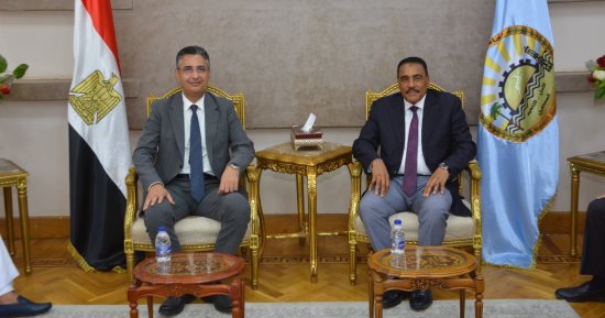 وزير التموين ومحافظ مطروح يلتقيان نواب البرلمان بالمحافظة لمناقشة مطالب الأهالى