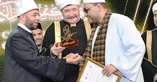 مصر دولة التلاوة.. شاب من ذوى الهمم يحصد المركز الثانى على مستوى العالم فى مسابقة بريكس الدولية لتلاوة القرآن الكريم.. الشيخ محمد ابن محافظة الشرقية تفوق على 1000 متسابق من مختلف الدول.. فيديو وصور