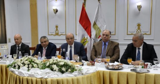 وزير الطيران: لا صحة لما تم تداوله عن بيع المطارات المصرية
