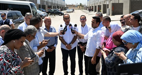 مدبولى يتفقد مصنع الشركة المصرية الأفريقية لصناعة الإسفنج والبلاستيك بمجمع مرغم 1
