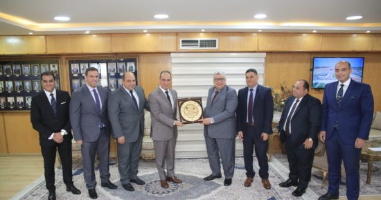 رئيس مجلس الدولة يستقبل رئيس نادى قضاة مجلس طنطا لتقديم التهنئة