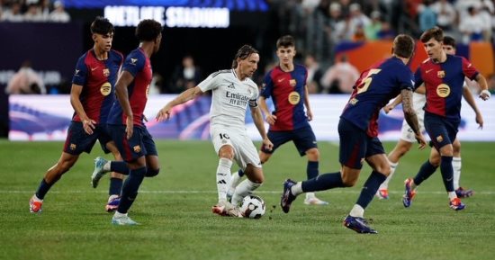 الريال ضد برشلونة.. استئناف الكلاسيكو بعد اعتدال الطقس في ملعب ميتلايف