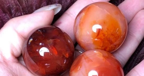 6 أحجار كريمة تبعد عنك الأصدقاء المزيفين.. العقيق للحمل والزمرد للثور