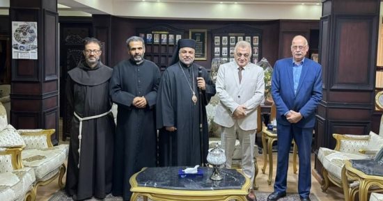مطران طيبة للأقباط الكاثوليك يشيد بالدور الوطنى للشرطة المصرية 